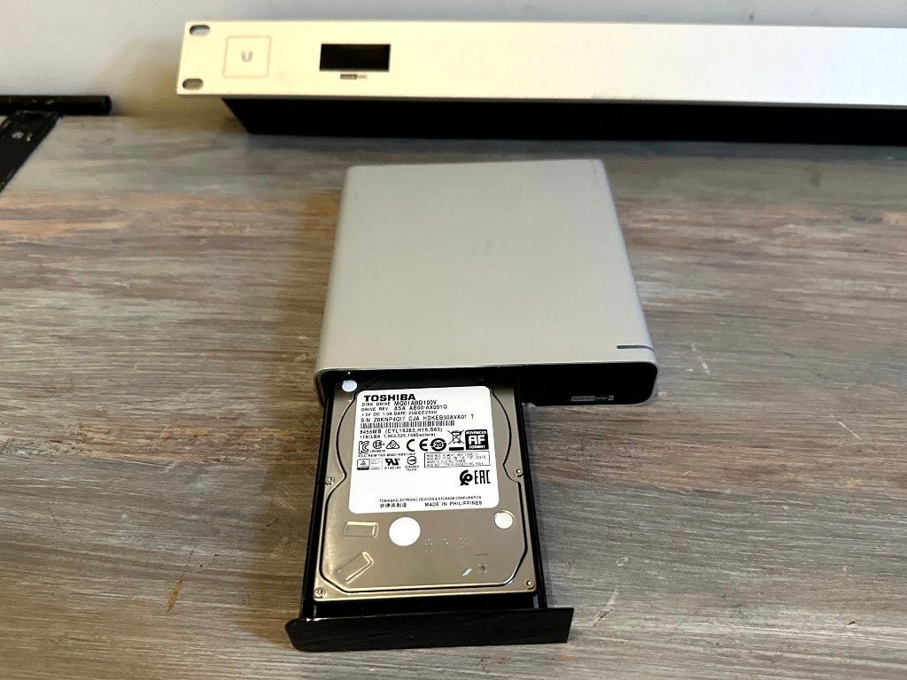 UniFi Cloud Key Gen2 Plus, 750GB HDD - Evt. met Rackmount, Computers en Software, Netwerk switches, Gebruikt, Ophalen of Verzenden