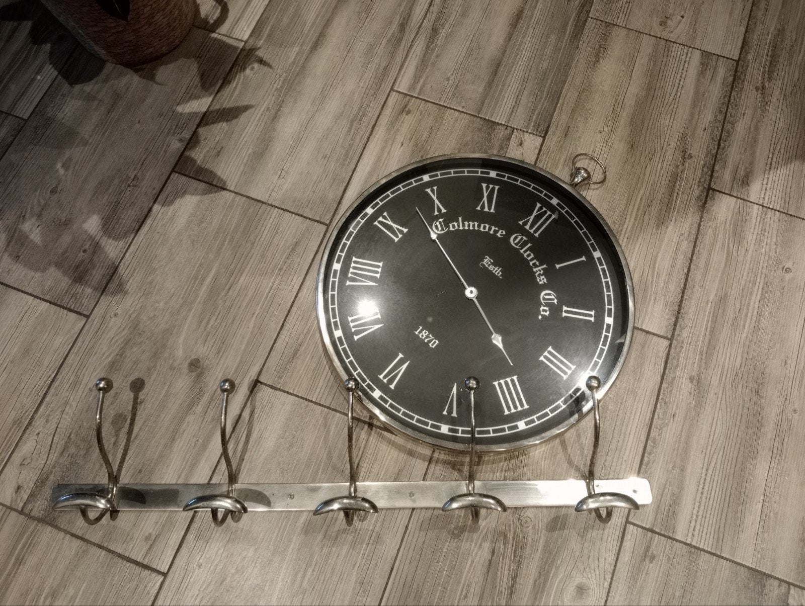Colmore Clocks Co. klok - Zilver/Zwart, Esth. 1870+kapstok, Analoog, Ophalen of Verzenden, Zwart, Overige merken