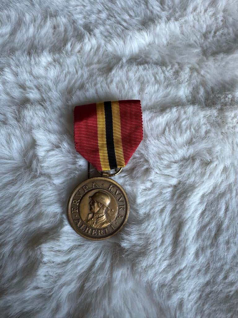 Originele Belgische WOI Medaille Koning Albert I, Verzamelen, Ophalen of Verzenden, Overige soorten, Overige gebieden, Lintje, Medaille of Wings