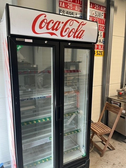 SPOED!! Dubbeldeurs coca cola koelkast, 200 liter of meer, 60 cm of meer, Met aparte vriezer, Zo goed als nieuw