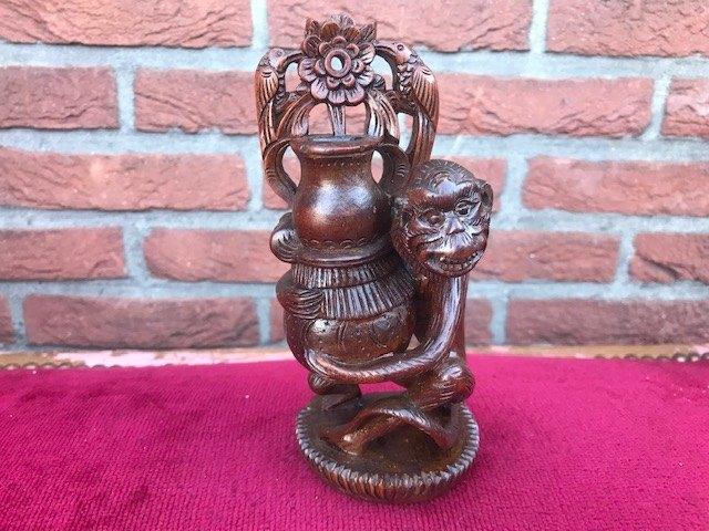 aapje met voorraadpot, oud Balinees houten beeldje, Houtsnijwerk, Ophalen of Verzenden, Handgemaakt, Hout
