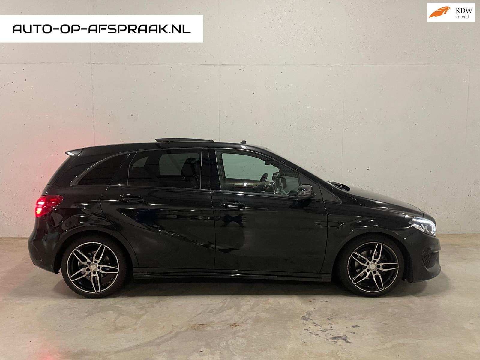Mercedes-Benz B-klasse 180 AMG Night Edition Pano Navi Aut., Auto's, Mercedes-Benz, Bedrijf, Te koop, B-Klasse, ABS, Airbags, Airconditioning