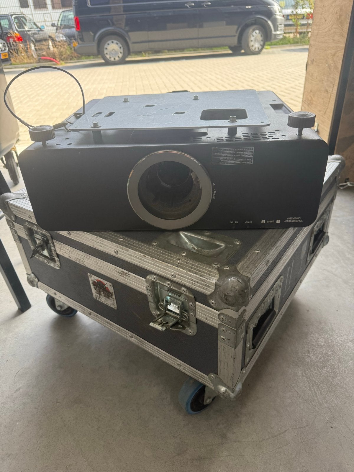 Panasonic PT-DZ6710E Beamer/Projector met Flightcase, Ophalen, Gebruikt, DLP, Full HD (1080)