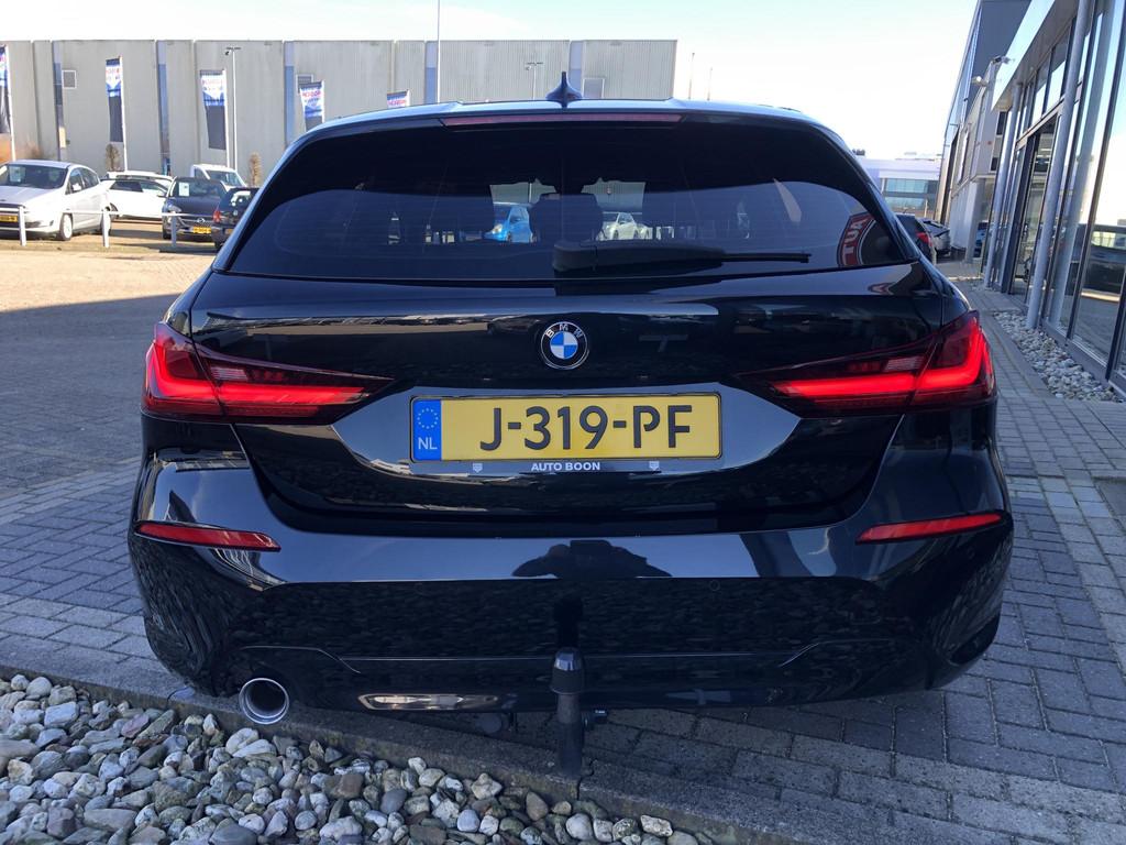 BMW 1-serie 118i 140PK : APPCARPL/NAVI/1e EIG /DIGI-PACK/LED, Auto's, Stof, Gebruikt, Zwart, Origineel Nederlands