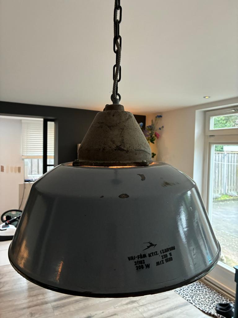 Set van 2 Vintage Gietijzeren Hanglampen - Industrieel Desig, Huis en Inrichting, Lampen | Hanglampen, Ophalen, Gebruikt, Metaal