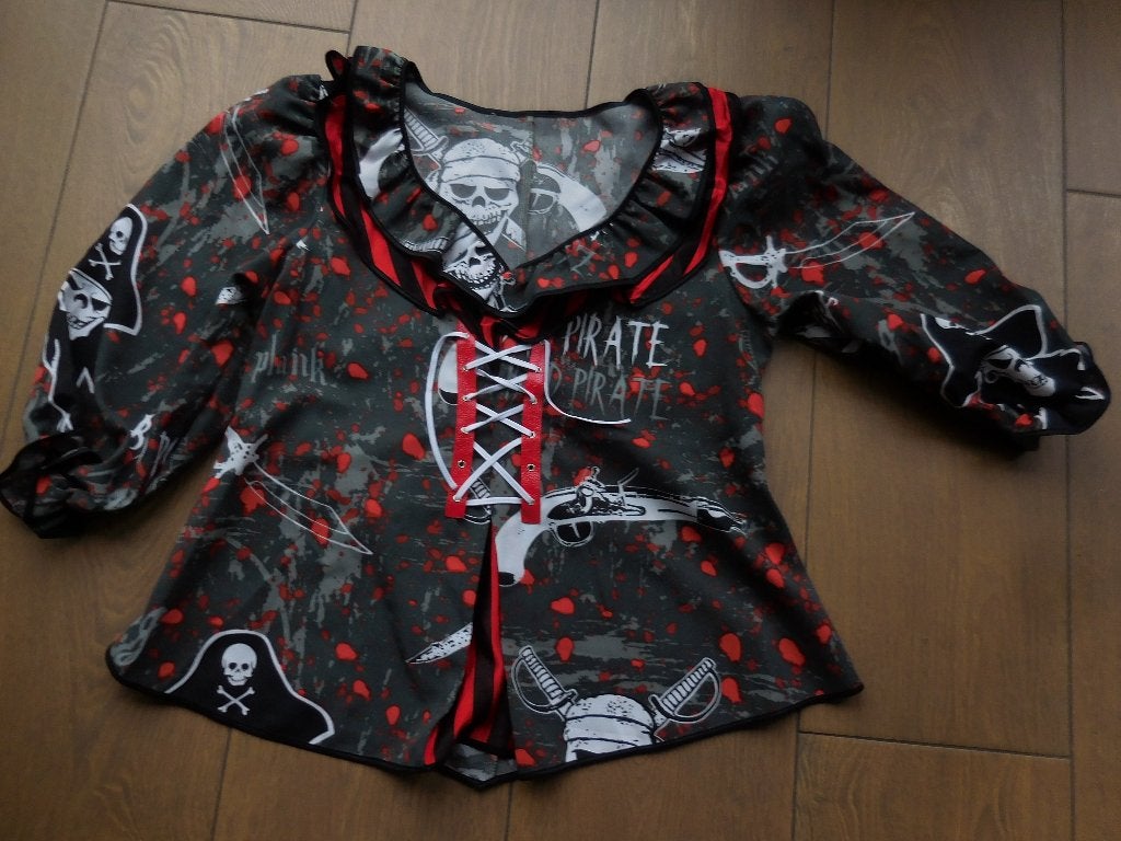 carnaval. Piraten shirt. Zwart/grijs/rood. Lengte 65 cm., Maat 38/40 (M), Carnaval, Ophalen of Verzenden, Zo goed als nieuw