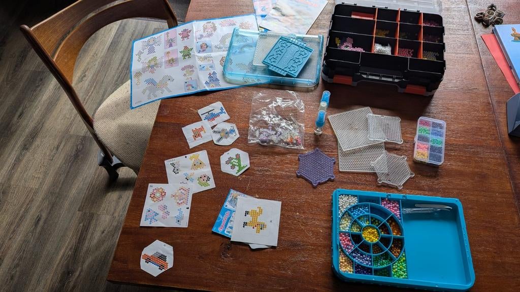 Aquabeads starters koffer + diverse accessoires, Ophalen of Verzenden