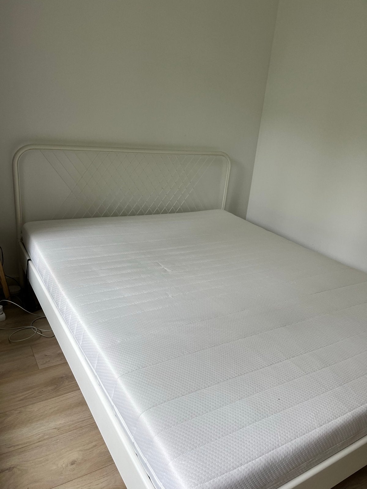 Foto 2 van Tweepersoonsbed 160x200 inclusief matras