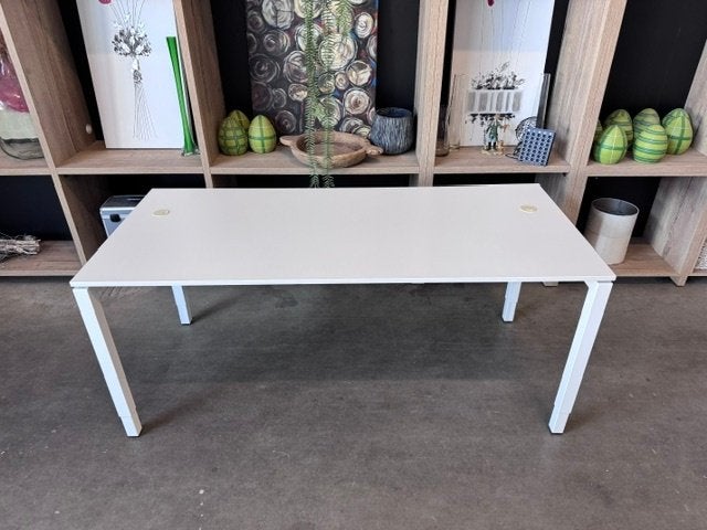Instelbaar bureau / tafel met schroef, 75€/st, 2st, Demontabel, Gebruikt, 180 cm, Spaanplaat of MDF