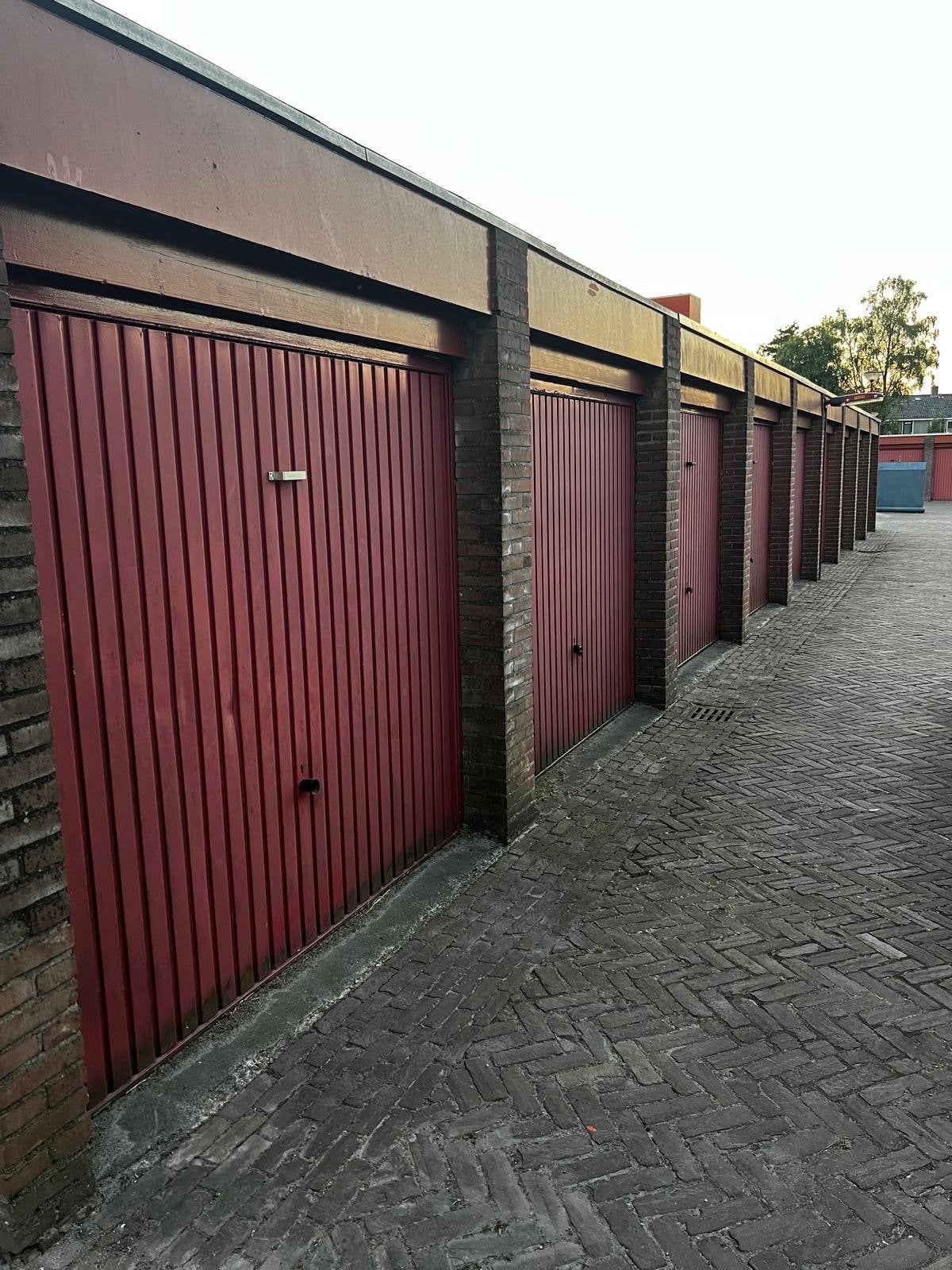 Te huur per juli: Garagebox in hartje centrum Heerenveen., Huizen en Kamers, Garages en Parkeerplaatsen, Friesland