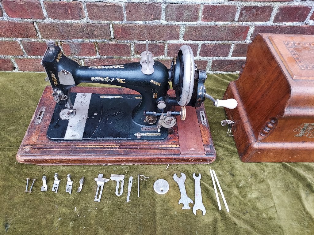 Antieke handnaaimachine, merk Velocitas., Ophalen of Verzenden