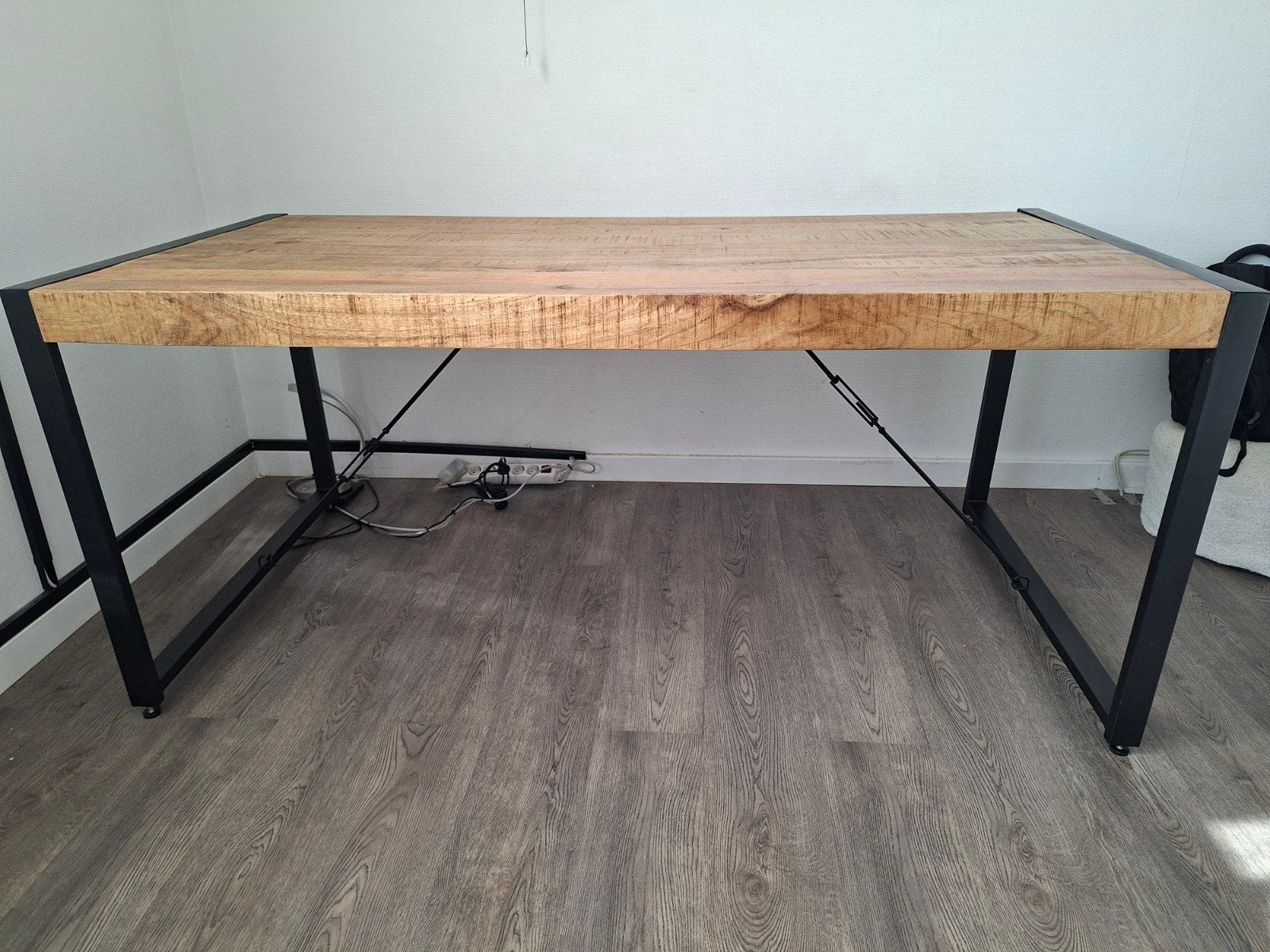 Mangohouten eettafel 180x90 cm op zwart stalen onderstel, 50 tot 100 cm, Zo goed als nieuw, Vijf personen of meer, 150 tot 200 cm