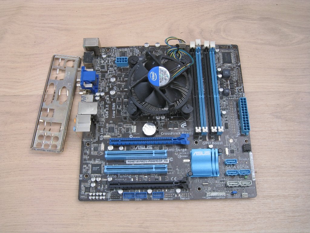Asus P 8 H 67 M Pro /VSocket 1155 • Micro-ATX • Intel H67 c, Computers en Software, Moederborden, Ophalen, Gebruikt, DDR3, Micro-ATX