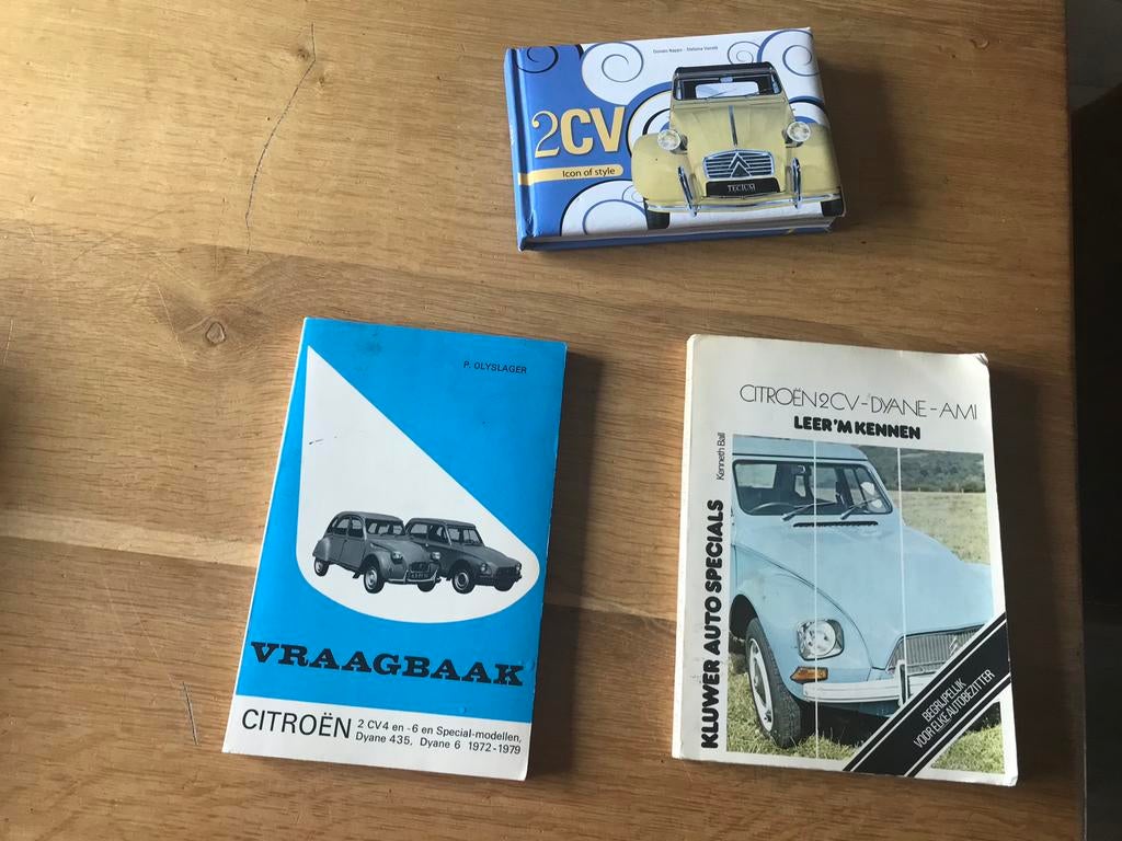 Onderhoudsboeken 2cv en dyana, Ophalen, Zo goed als nieuw, Kwartet(ten)