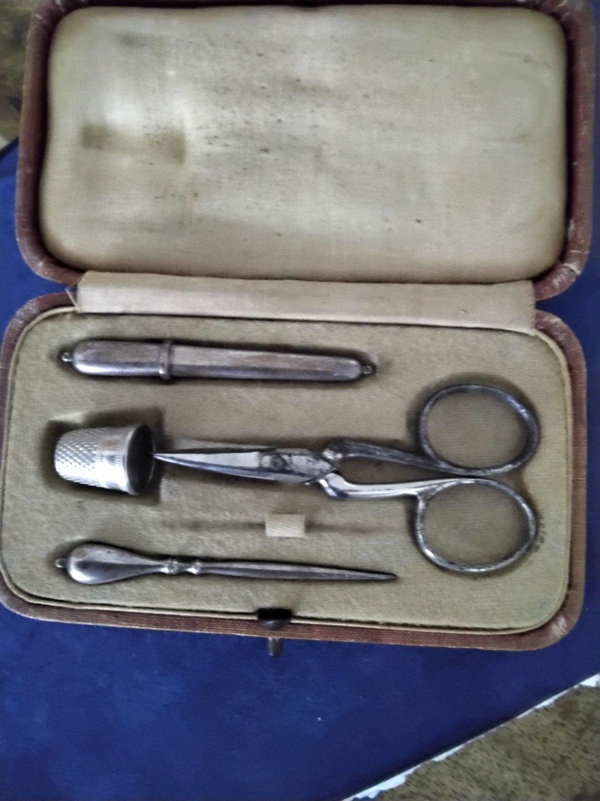 Antiek Naaigerei Set in Etui - Schaar, Vingerhoed, priem, Ophalen of Verzenden