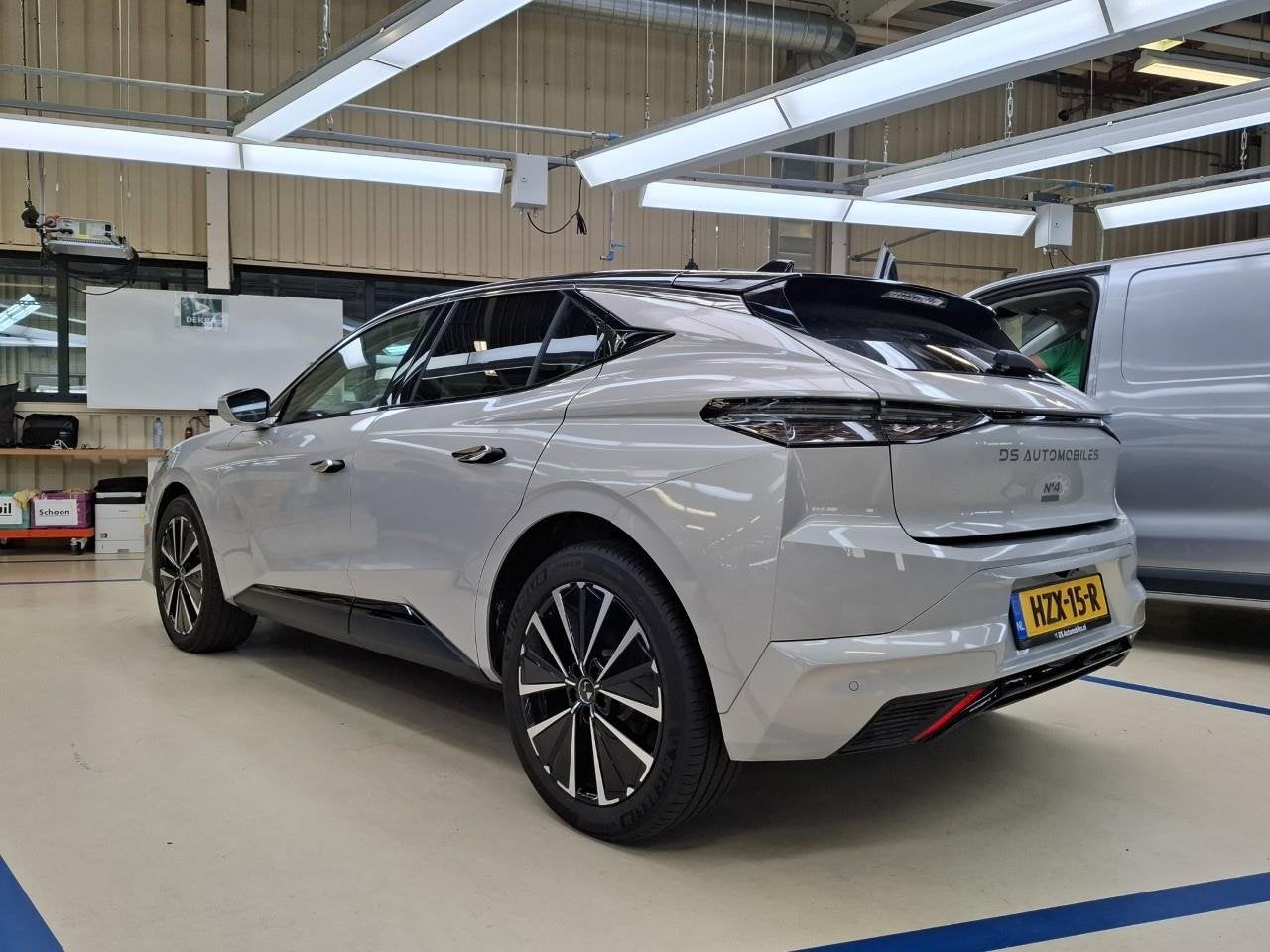 DS No 4 E-Tense Pallas Comfort Tech Pack 58.3 kWh (bj 2025), Gebruikt, Leder en Stof, Origineel Nederlands, Automatische klimaatregeling