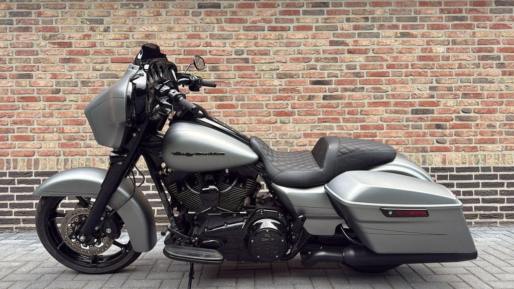 Harley Davidson 103 FLHXS Streetglide Street Glide Special m, Motoren, Motoren | Harley-Davidson, Laan van Vredenoord 33
2289 DA  Rijswijk, NL