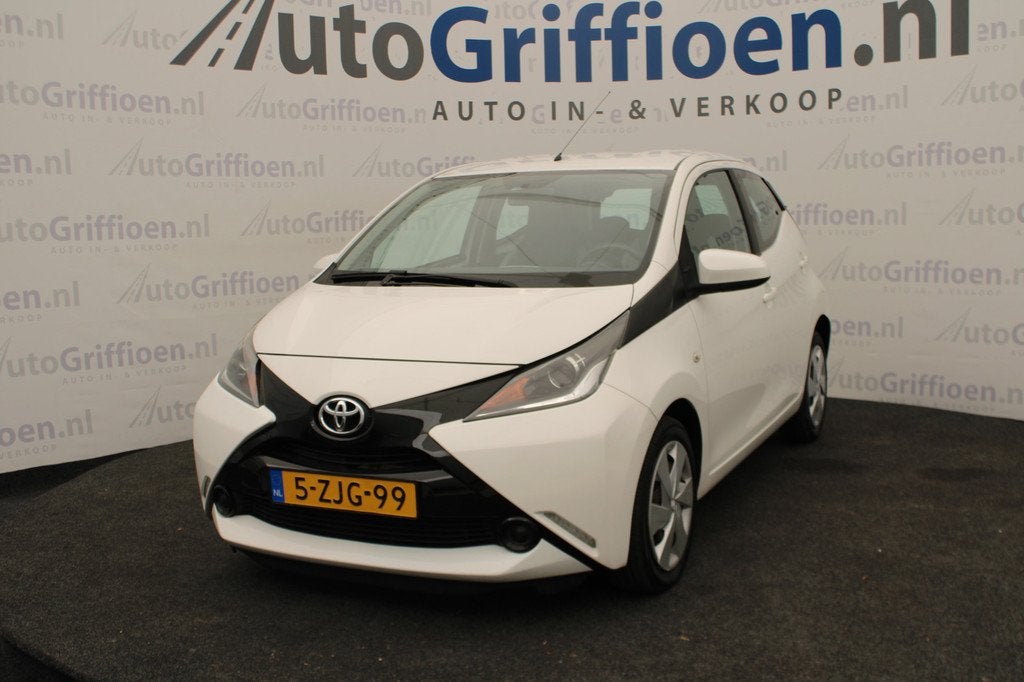 Toyota Aygo 1.0 VVT-i x-play nette 5-deurs met achteruitrijc, Auto's, Toyota, Voorwielaandrijving, Euro 5, Stof, Gebruikt