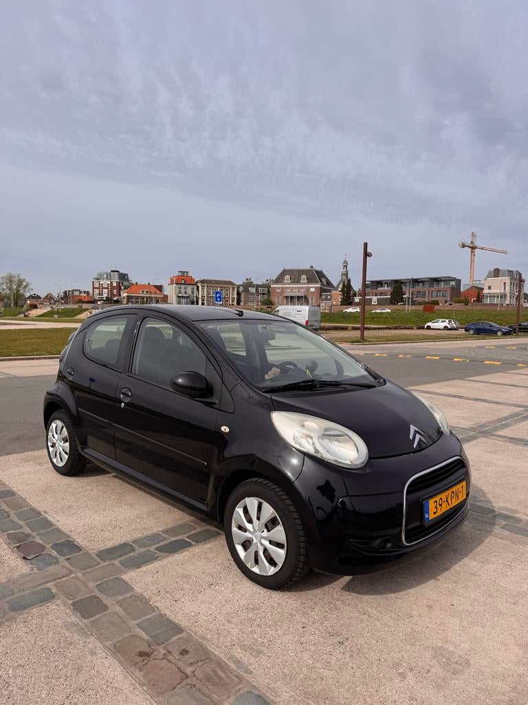 Citroën C1 1.0 5-DRS 2010 Zwart, Auto's, Voorwielaandrijving, Stof, 4 stoelen, C1