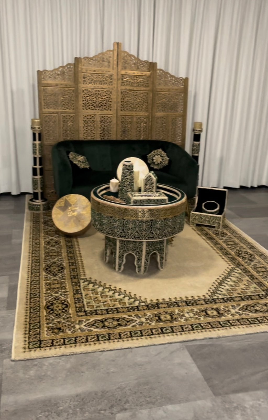 Te huur: hennaset groen goud beige, Hobby en Vrije tijd, Feestartikelen | Verhuur, Ophalen, Zo goed als nieuw, Verjaardag
