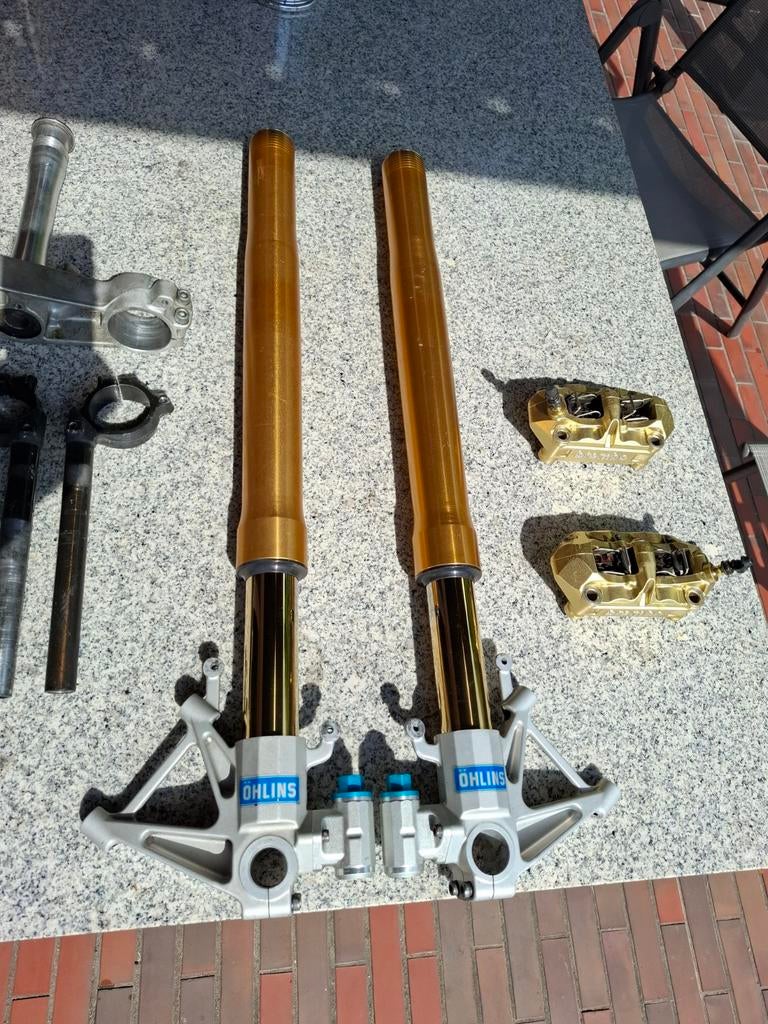 Ohlins radiaal voorvork set brembo golf 4P remklauwen 100mm, Motoren, Ophalen of Verzenden