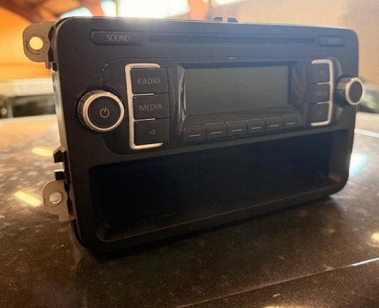 RCD210 MP3 Originele Volkswagen radio, Auto diversen, Autoradio's, Ophalen of Verzenden, Gebruikt