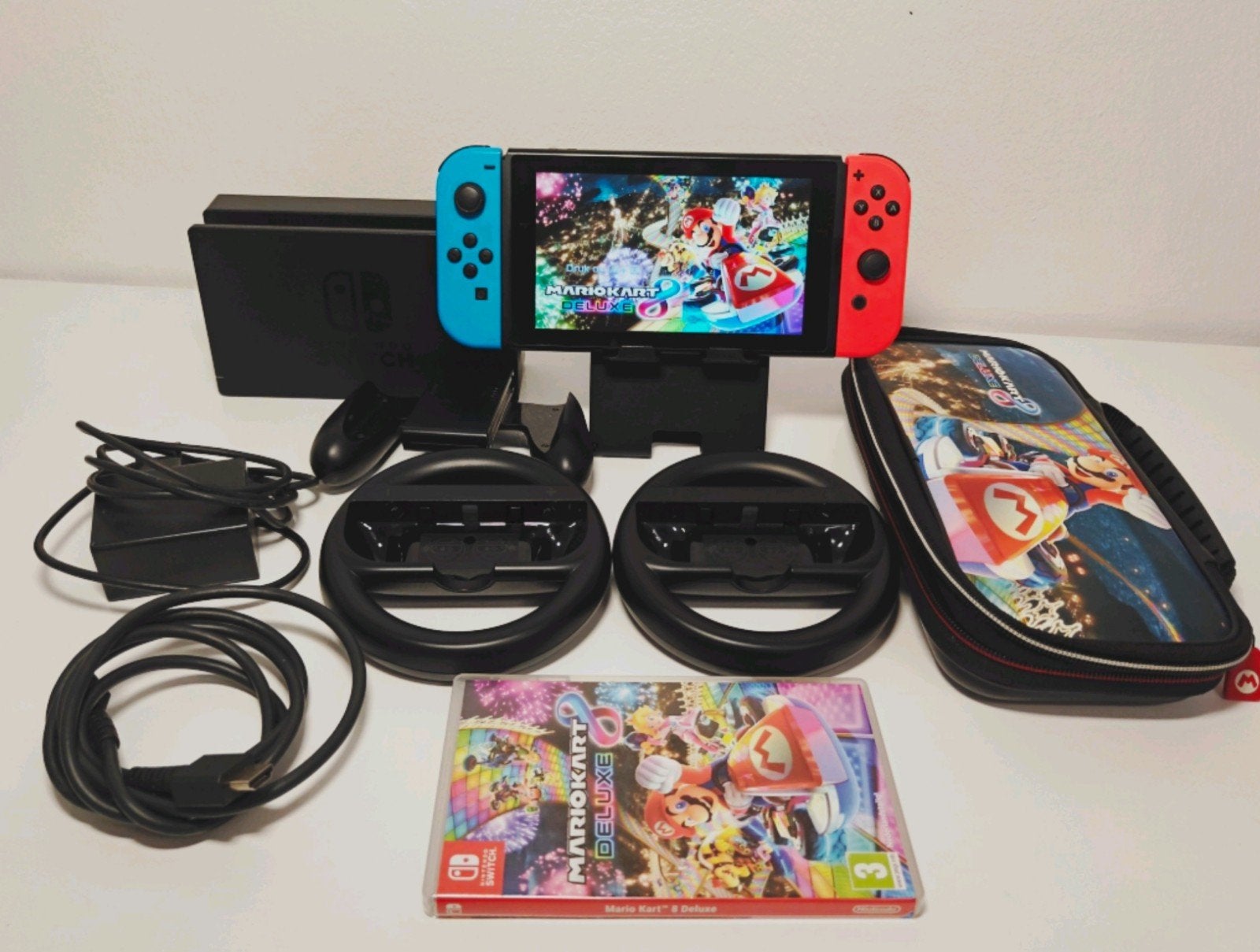 Nintendo Switch V2 met Mario Kart 8 Deluxe, Spelcomputers en Games, Racen en Vliegen, Ophalen of Verzenden, Nvt, Nvt