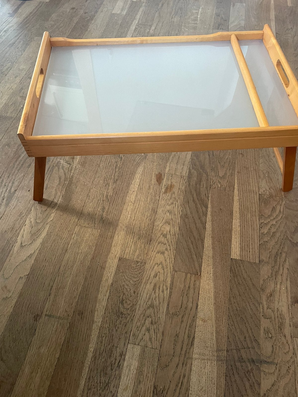 Ontbijt op bedtafeltje met inklapbare zijsteunen, Huis en Inrichting, Ophalen, Minder dan 45 cm, 55 tot 75 cm, Zo goed als nieuw