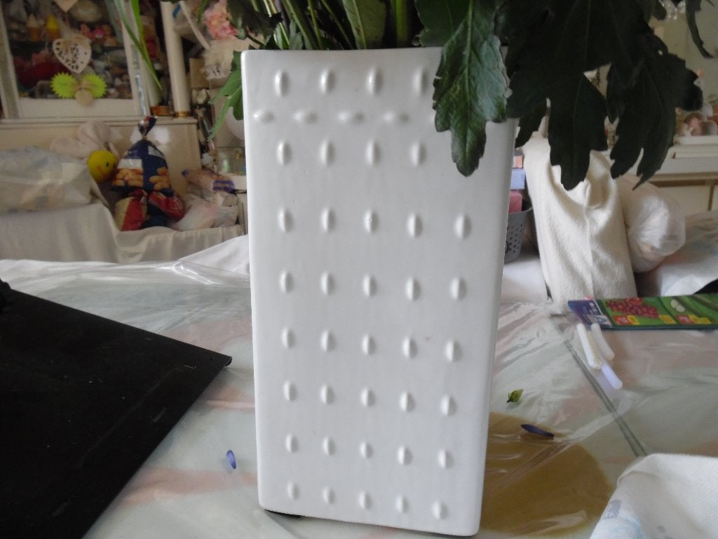 HOGE WITTE VAAS   MERK, Overige materialen, Ophalen of Verzenden, Zo goed als nieuw, Met patroon/structuur