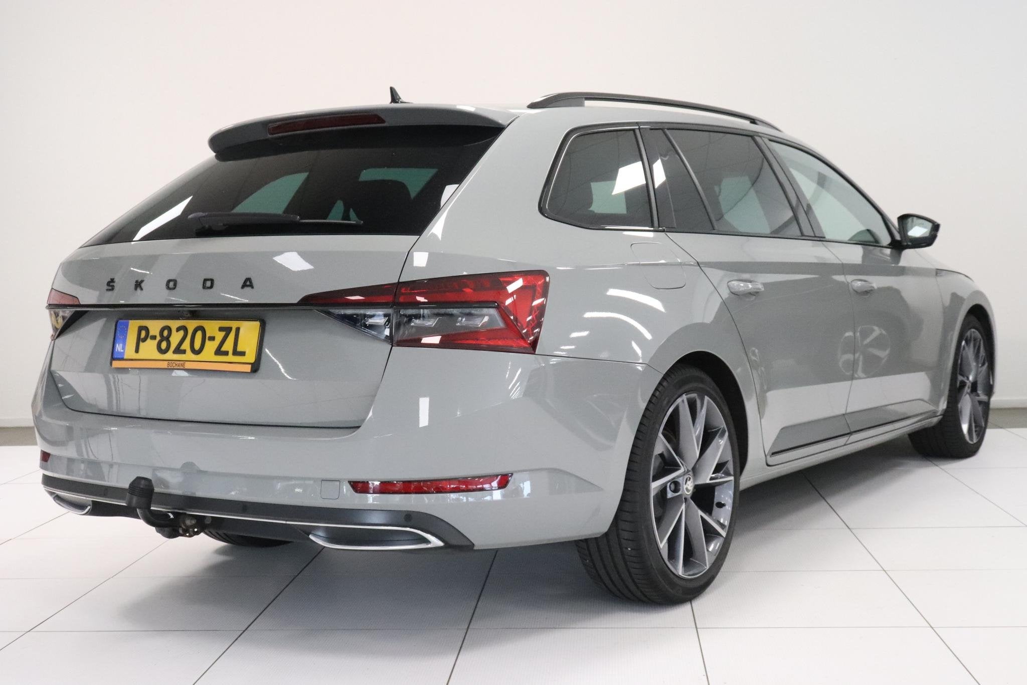 Skoda Superb Combi 1.5 TSI ACT Sportline | Trekhaak | Carpla, Auto's, 4 cilinders, Alcantara, Origineel Nederlands, 1600 kg