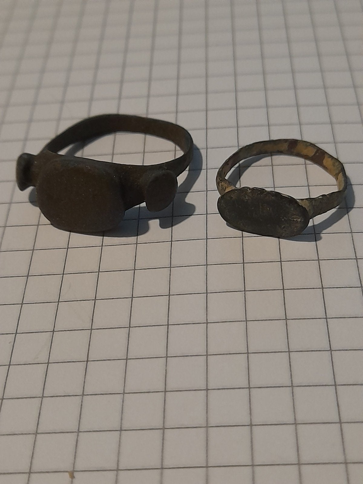 2 Middeleeuwse bronzen ringen - Metaaldetector vondst, Sieraden, Tassen en Uiterlijk, Ringen, Ophalen of Verzenden