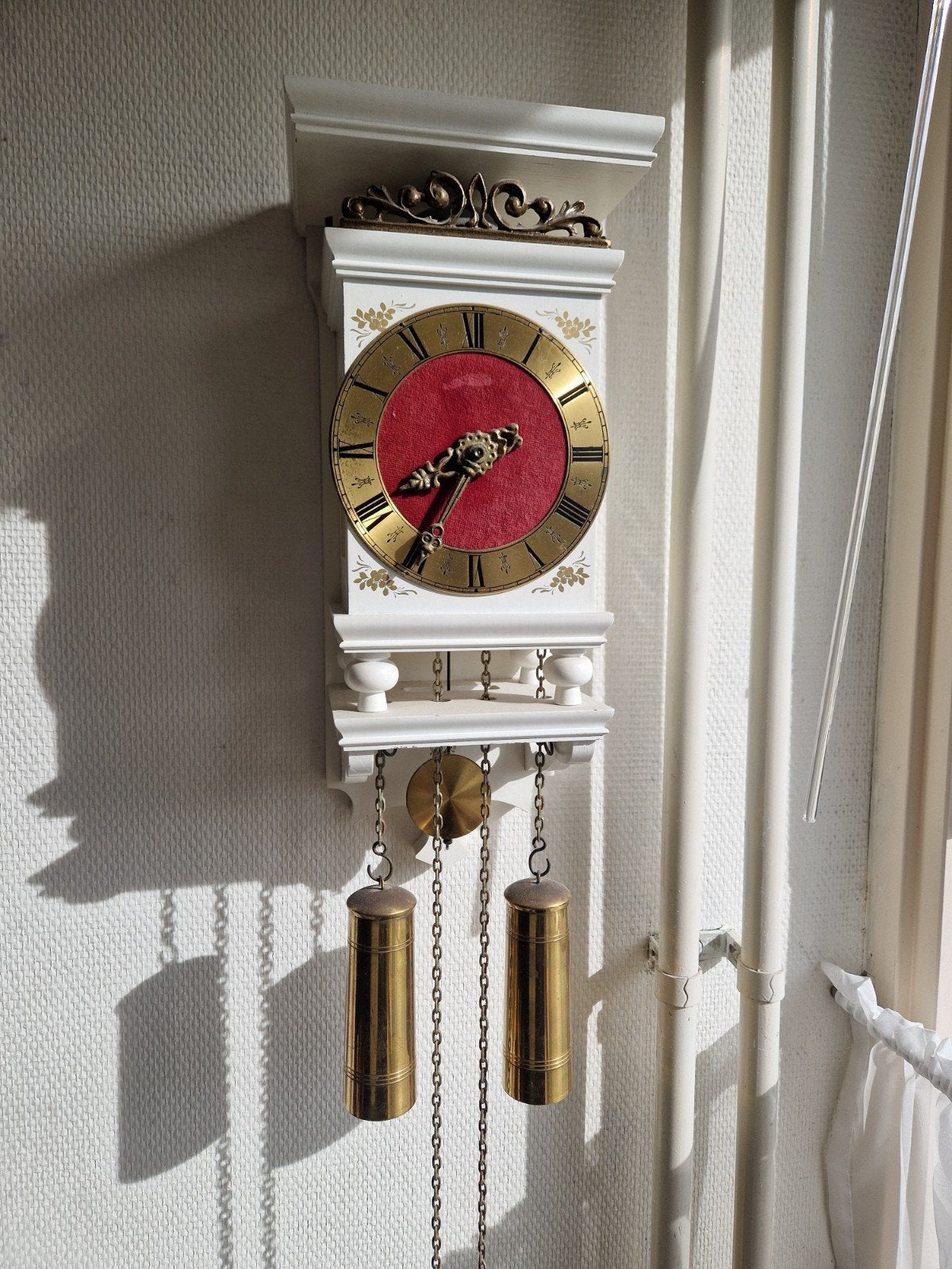 Antieke wandklok met gouden accenten en gewichten, Antiek en Kunst, Ophalen