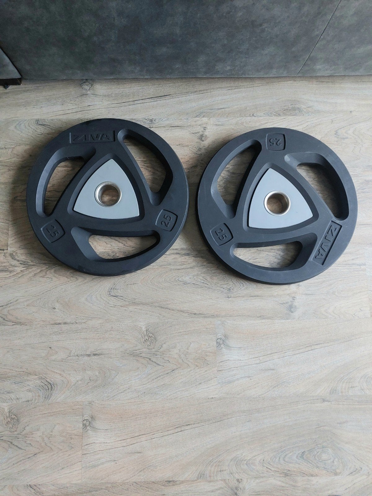 2x25 kg ZIVA olympische halterschijven 50mm als nieuw!

Poly, Ophalen, Zo goed als nieuw, Benen, Halterschijven