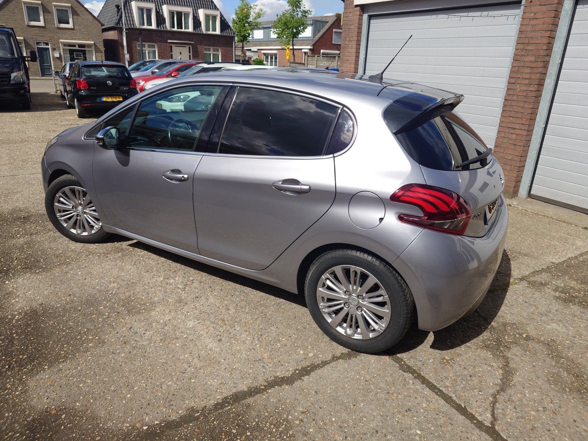 Peugeot 208 1.2 PureTech Allure, Clima, Camera, Navi Dealer, Auto's, Stof, 1199 cc, Verwarmde buitenspiegels, Origineel Nederlands