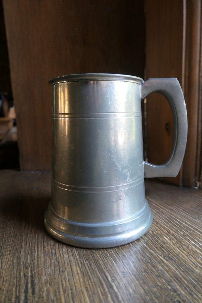 Tinnen tankard Sheffield. "Time for another", Ophalen of Verzenden, Zo goed als nieuw, Overige materialen, Glas of Glazen