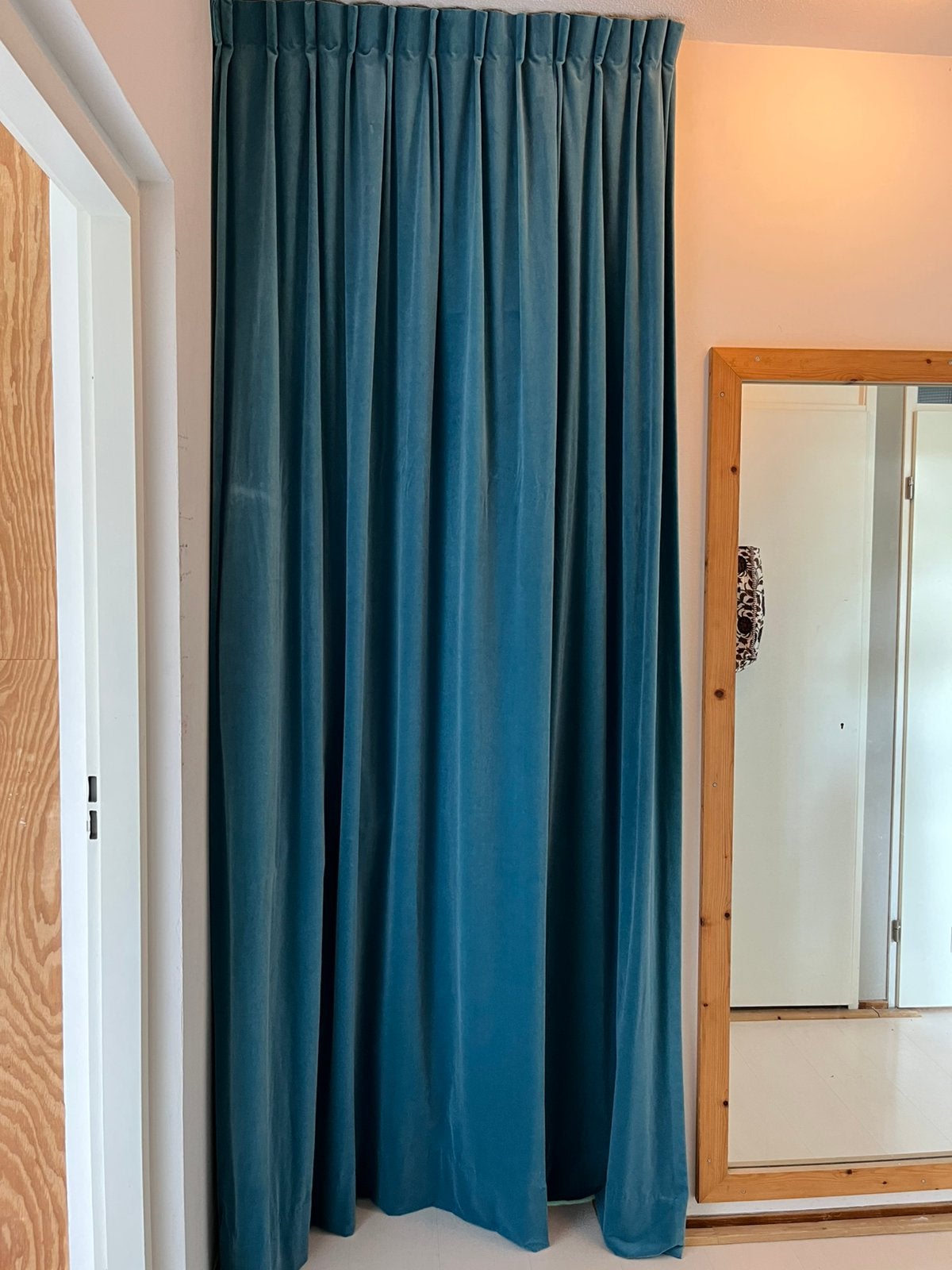 Gordijnen velours fluweel lang rood of blauw, Huis en Inrichting, Stoffering | Gordijnen en Lamellen, Gebruikt, 200 cm of meer