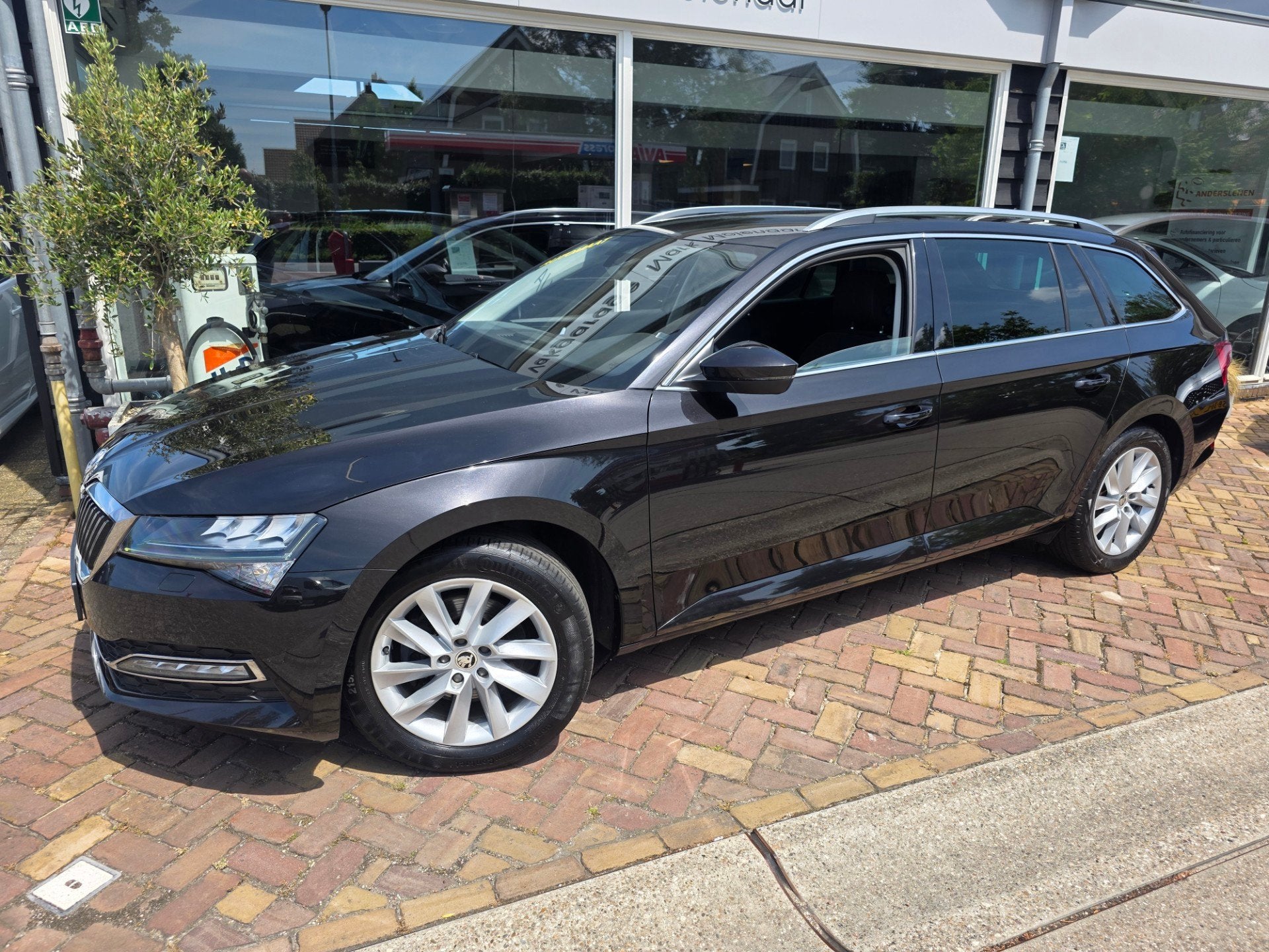Skoda Superb Combi 1.5 TSI ACT Business Edition Plus,trekhaa, Auto's, Euro 6, 4 cilinders, 150 pk, Zwart