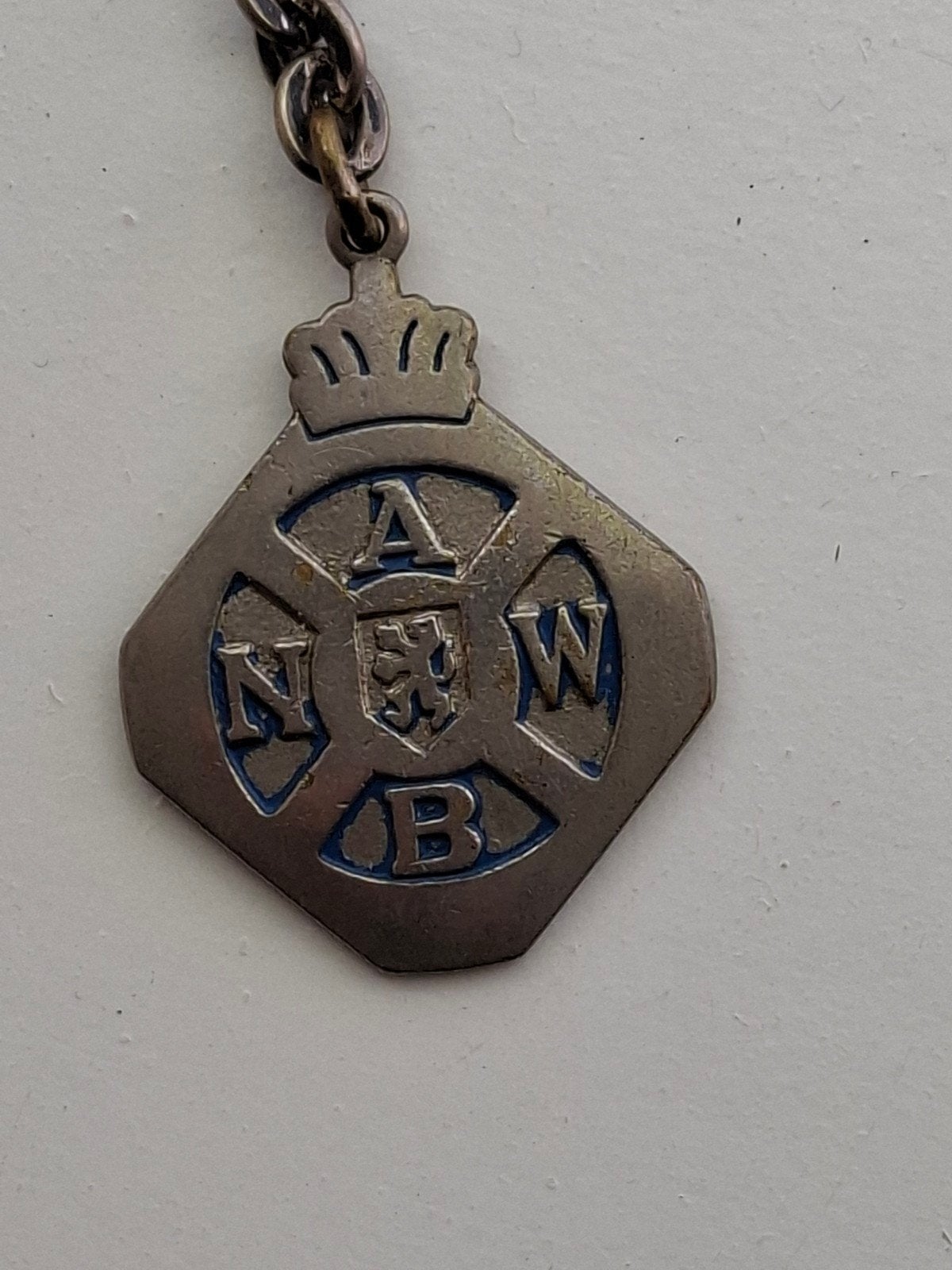 Sleutelhanger ANWB vintage. Achterzijde tekst ANWB den Haag, Ophalen of Verzenden, Gebruikt, Transport