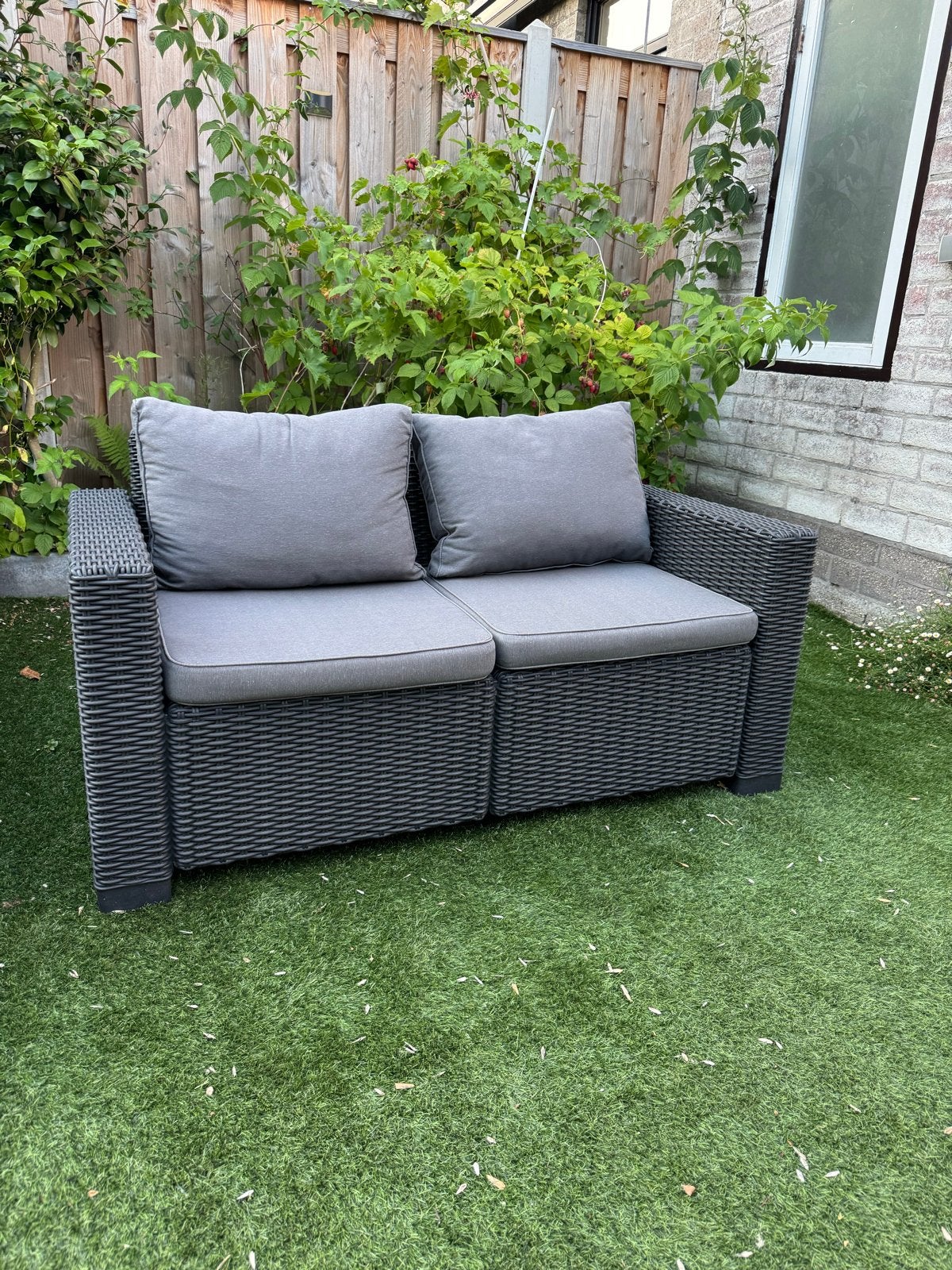 Allibert California 2-zits tuinbank met kussens, grijs, Kunststof, Gebruikt, Loungeset, Bank