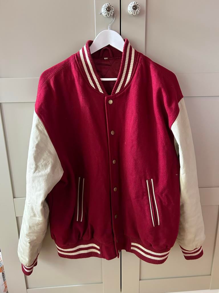 Varsity Jacket Maat L - Ideaal voor de winter, Ophalen, Zo goed als nieuw, Maat 52/54 (L), Rood