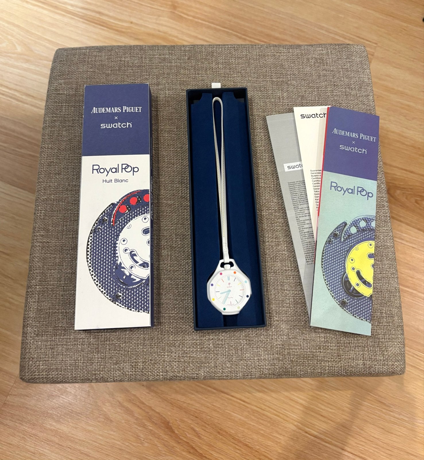 AP x SWATCH ROYAL POP, Ophalen of Verzenden, Zo goed als nieuw, Kunststof, Swatch