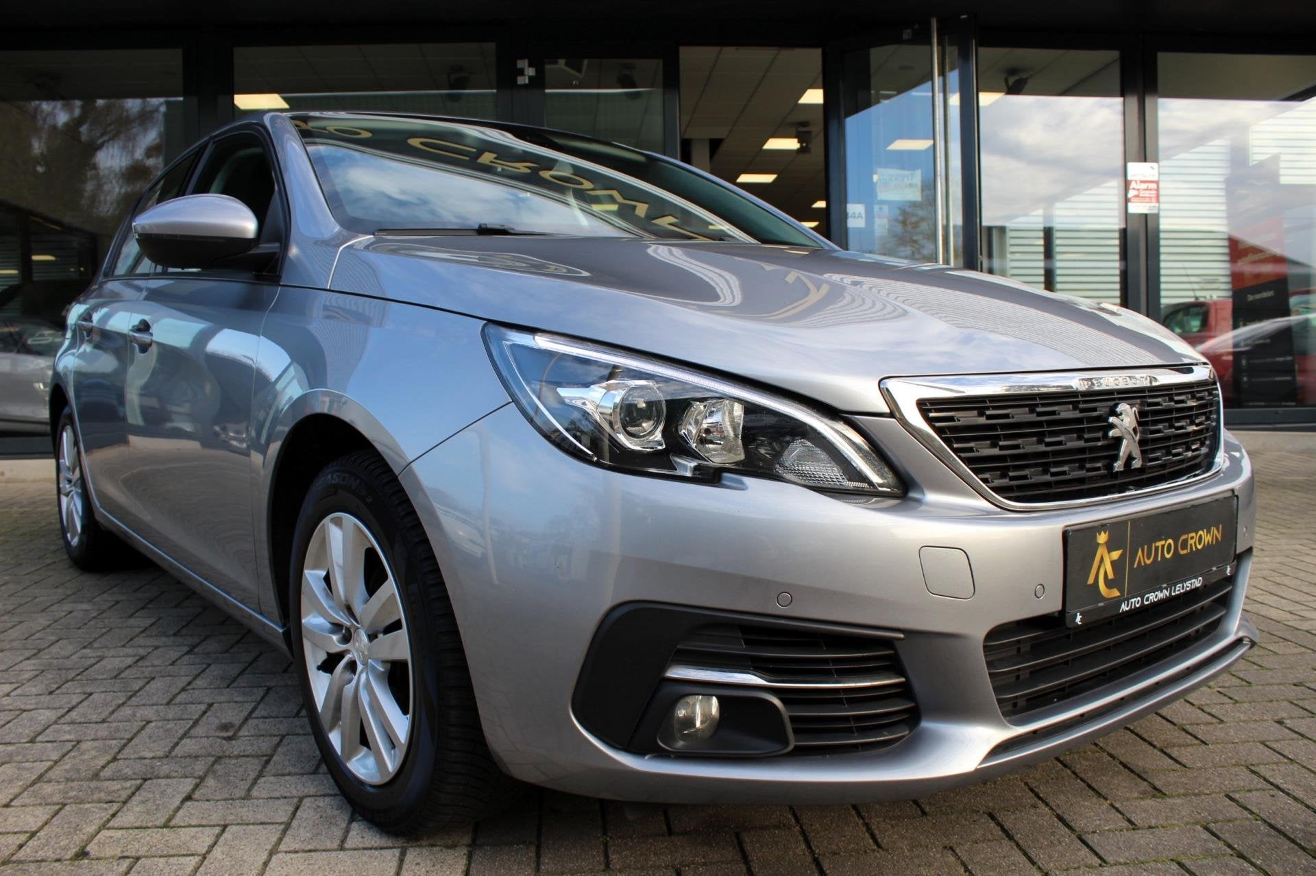 Peugeot 308 1.2 PureTech Blue Lease BJ.2020 virtual cockpit!, Voorwielaandrijving, Gebruikt, Euro 6, 23 km/l