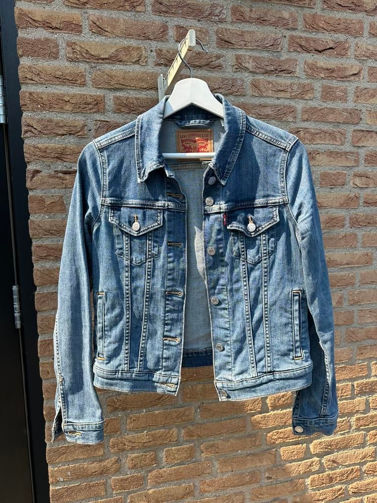 Levi’s Trucker Jacket - maat S, Kleding | Dames, Spijkerbroeken en Jeans, Zo goed als nieuw, W30 - W32 (confectie 38/40), Blauw