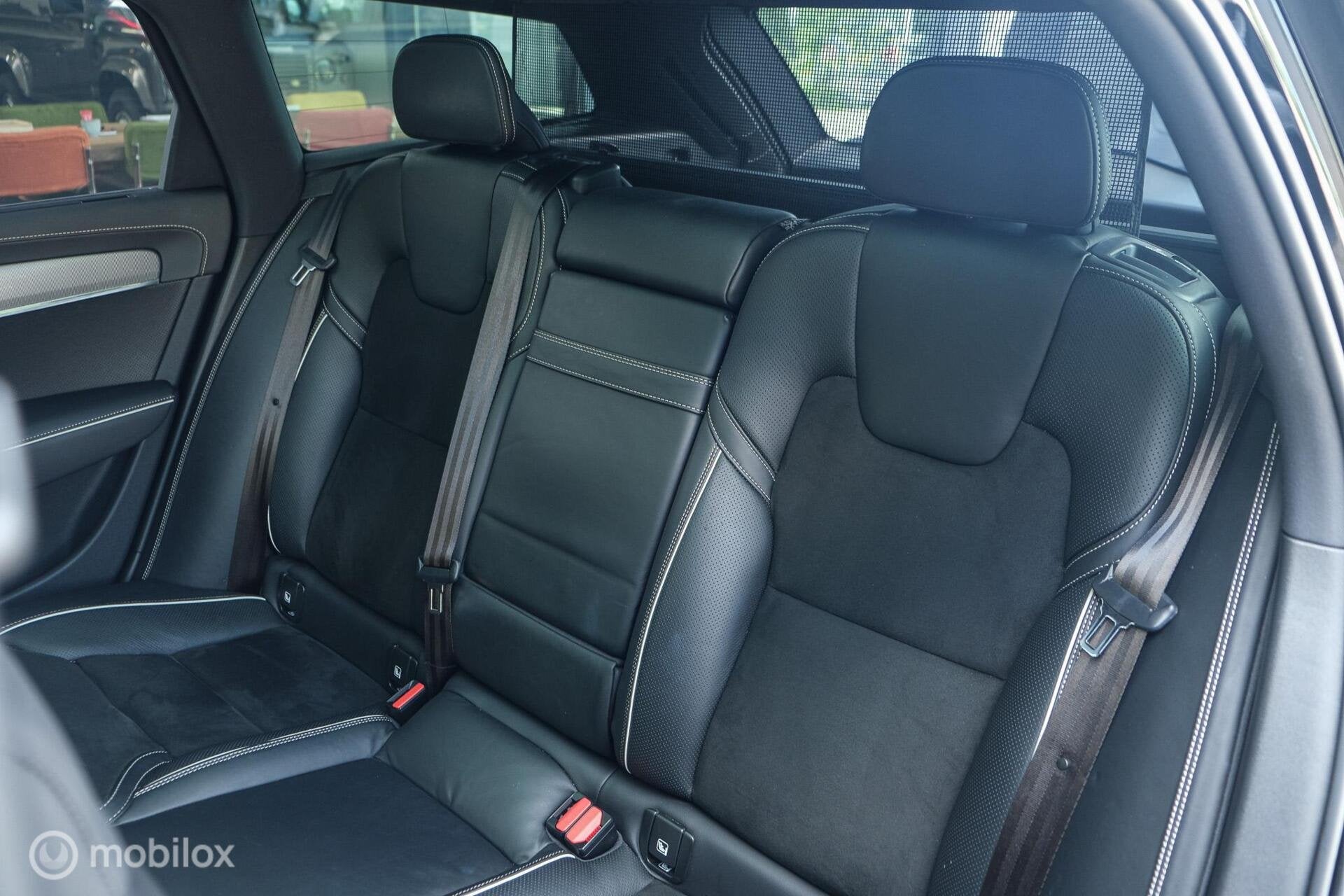 Foto 22 van Volvo V90 2.0 T8 AWD R-Design | Stoel en stuurwielverwarming