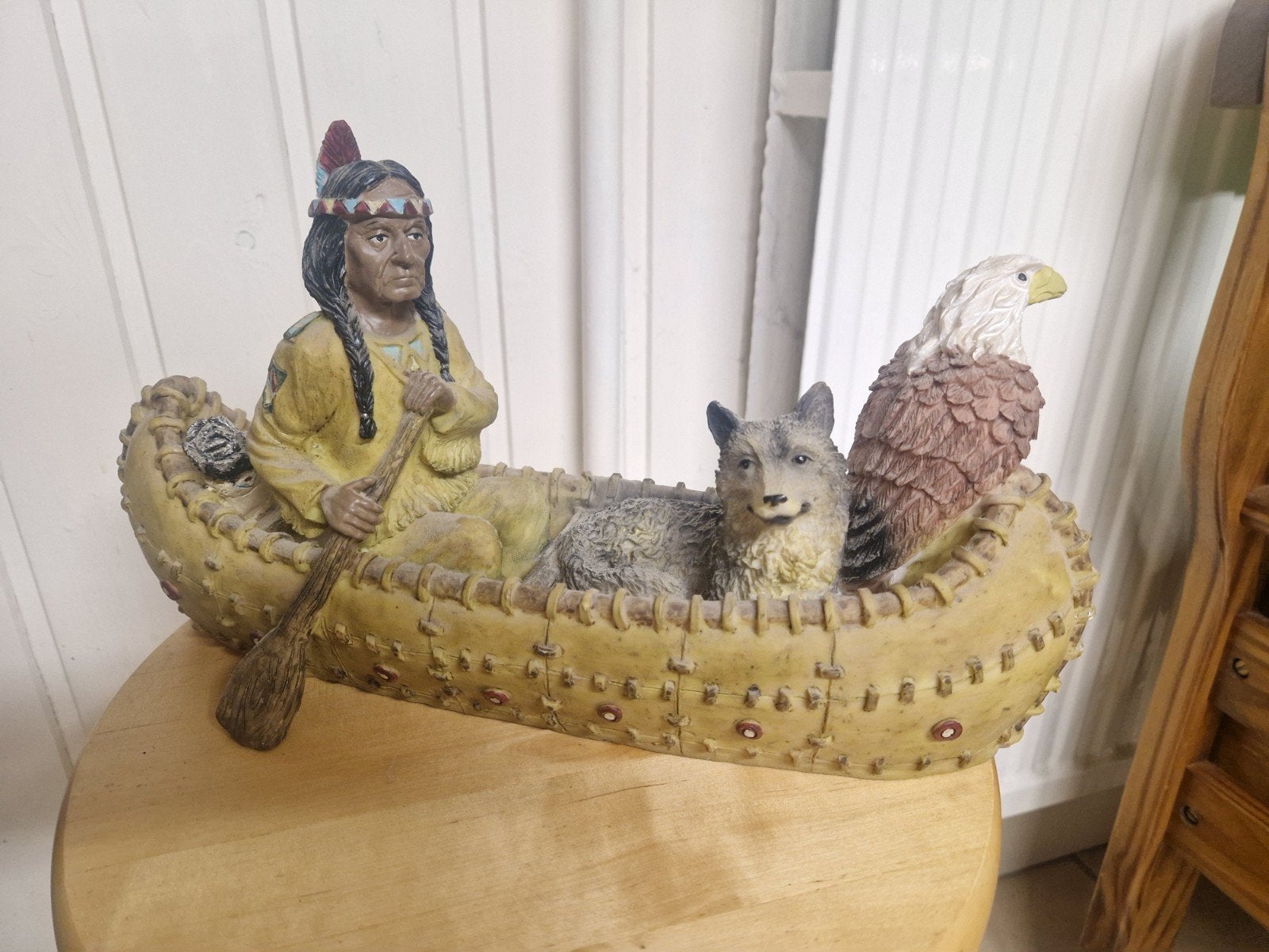 indiaan in boot met wolf en adelaar, Ophalen of Verzenden, Zo goed als nieuw, Mens