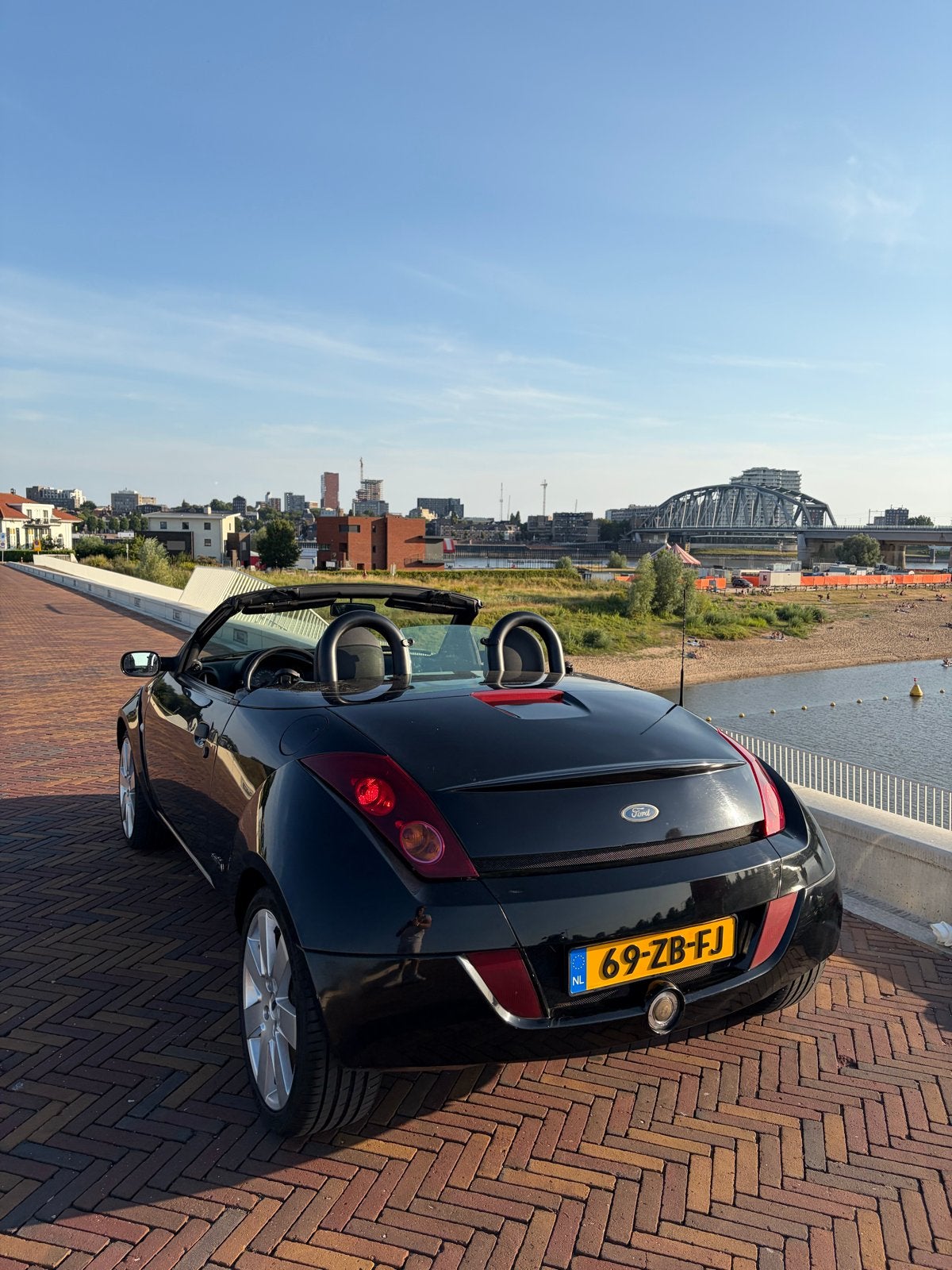 Ford StreetKa Cabrio 1.6 | Bluetooth | APK 03/27 WEG = WEG, 40 €/maand, Leder en Stof, Zwart, Handgeschakeld