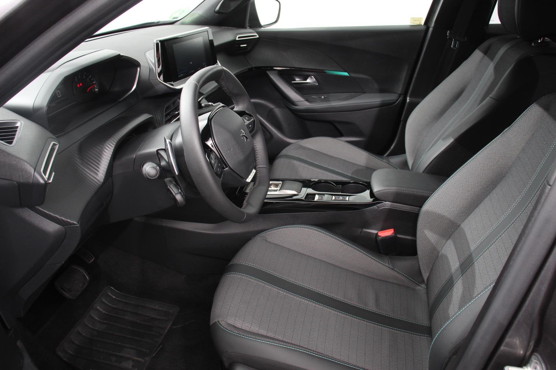 Peugeot 2008 1.2 PureTech 130pk Automaat Allure Navigatie Cl, Auto's, Gebruikt, Euro 6, 1199 cc, Leder en Stof