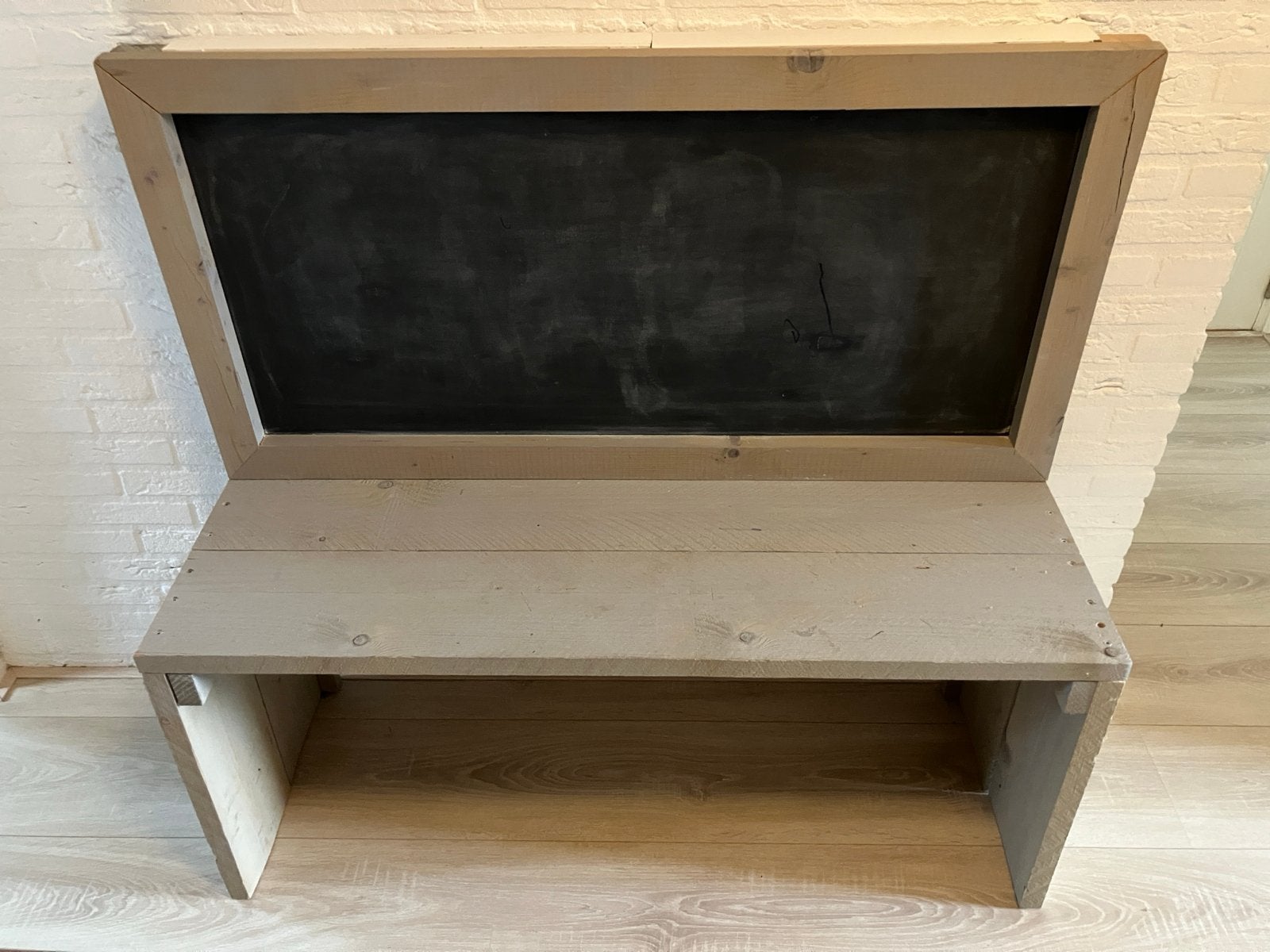 Kinderbureau met krijtbord en opbergkastje, Ophalen, Opbergruimte, Gebruikt, Hout