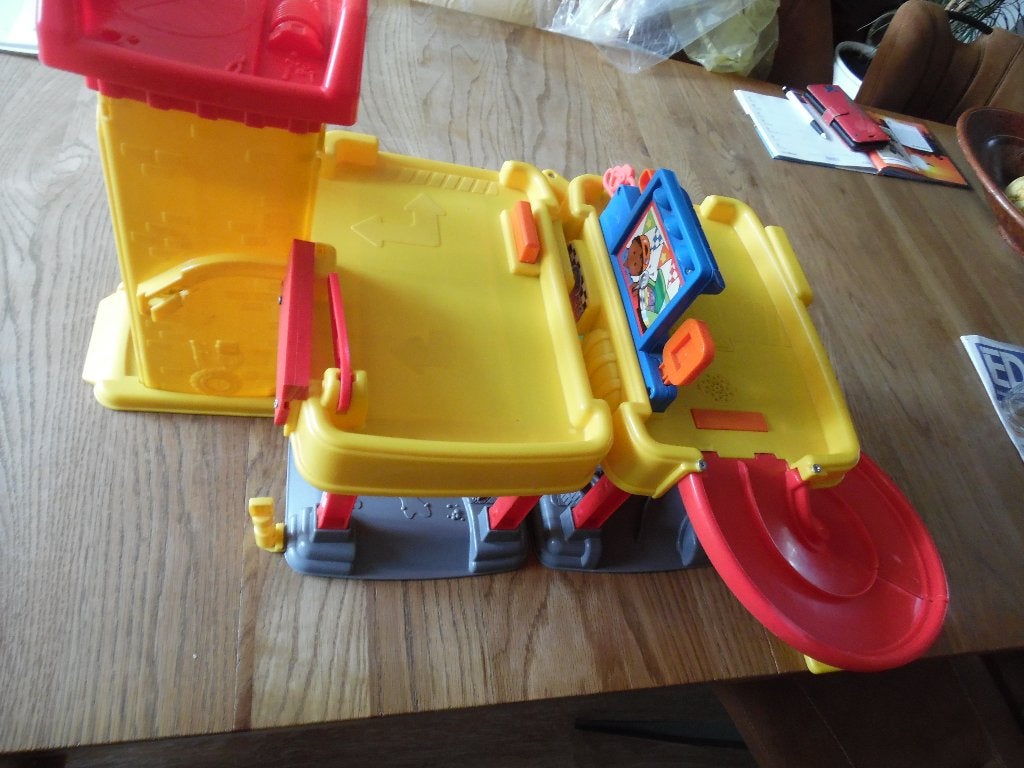 mooie kunststof garage met werkplaats van Fisher Price, Ophalen of Verzenden, Gebruikt