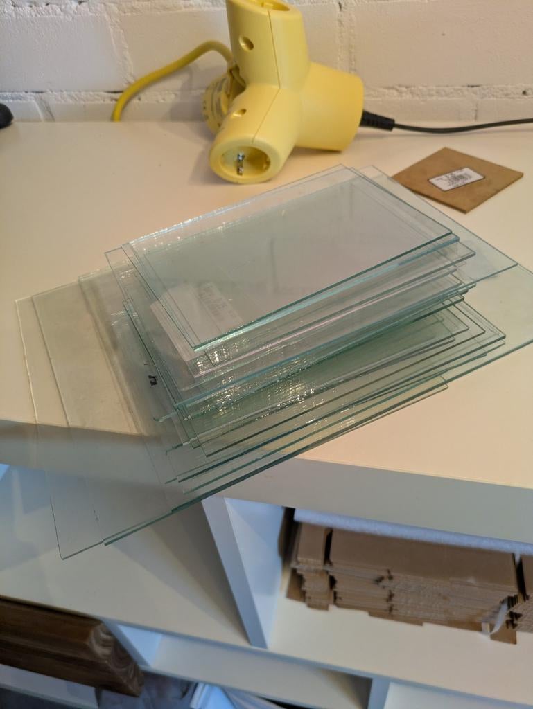 Gratis stapel glasplaatjes, Ophalen